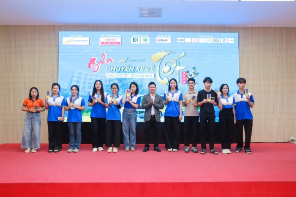 Phát Tiến Holding đồng hành cùng Đại học Lạc Hồng tại chương trình “Chuyến xe về Tết 2026”
